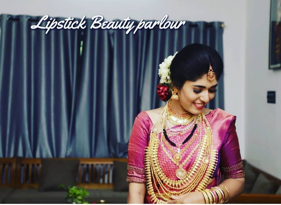 LIPSTICK BEAUTY PARLOUR & MAKEUP STUDIO VATAKARA